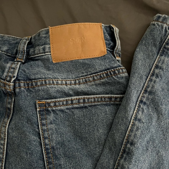 Straight Leg Mid Rise Jeans - Picture 4 of 5